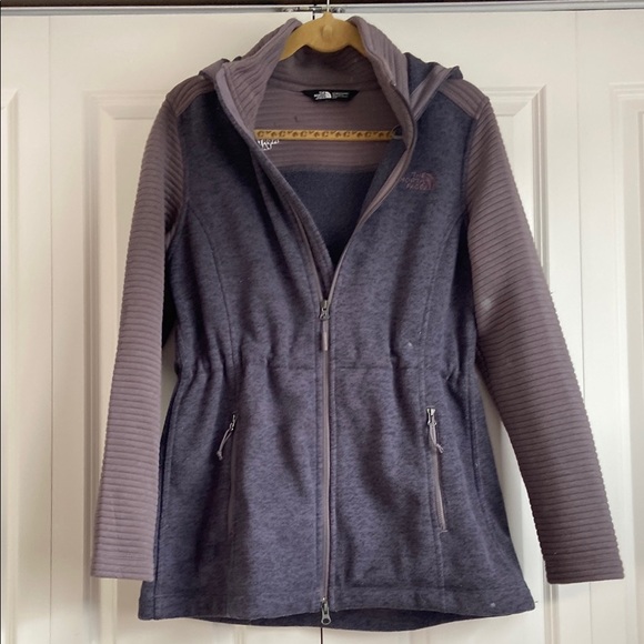 The North Face Gray Utility Jacket with Hood and Fitted Silhouette - Picture 1 of 7